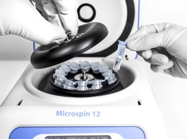 Mini centrífuga Microspin 12